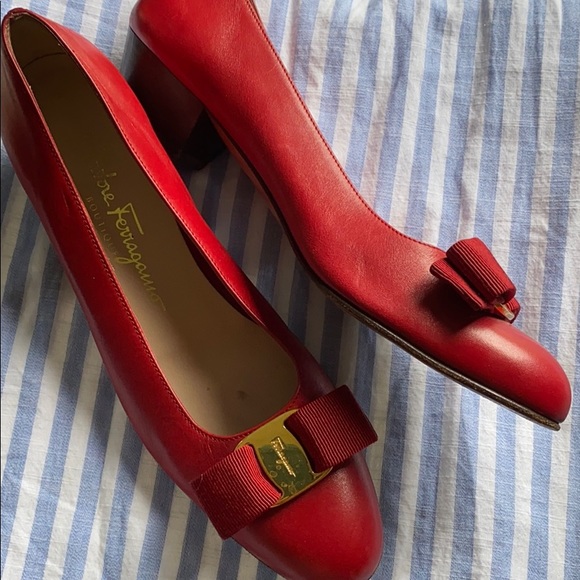 Vintage Shoes - SALVATORE FERRAGAMO PUMPS